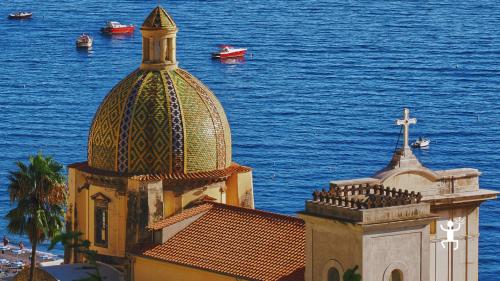 Panorama dei borghi della Costiera Amalfitana tra Positano e Amalfi, esperienza per coppie, gruppi e team building