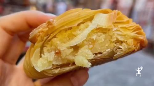 Esperienza dedicata alla sfogliatella napoletana con degustazione guidata per coppie, gruppi e team building