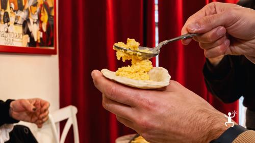 Racconti e degustazione della sfogliatella napoletana a San Gregorio Armeno per coppie e gruppi a Napoli