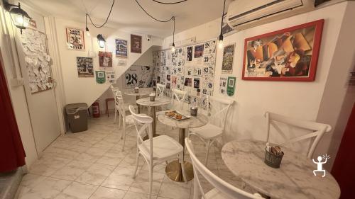 Confronto guidato tra Sfogliatella Santa Patrizia, riccia e frolla con degustazione nel centro storico di Napoli per coppie e gruppi