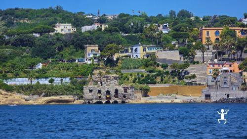 Itinerario completo in battello nel Golfo di Napoli perfetto per comitive e gruppi