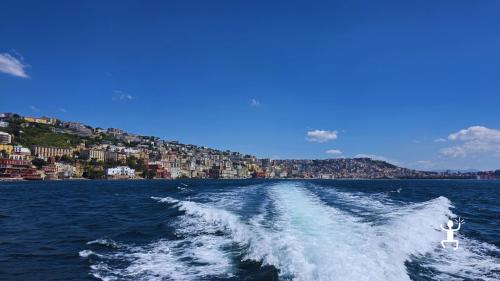 Escursione in battello a Posillipo pensata per turisti e amanti della fotografia