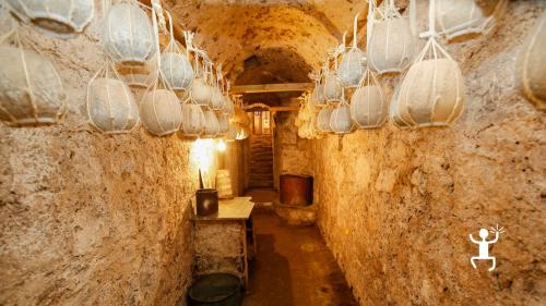 Grotta di affinamento formaggio in Campania