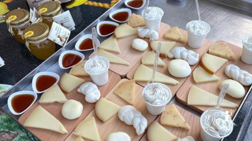 Visita al caseificio storico di Vico Equense con degustazione di Provolone del Monaco DOP per coppie e gruppi 