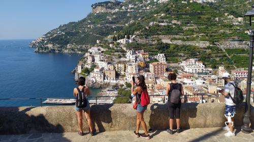 Esperienza con visita guidata in Costiera Amalfitana tra Maiori e Minori in Campania