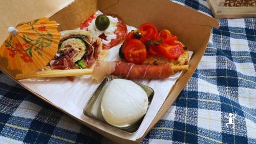 Degustazione interattiva di vini nei Campi Flegrei in Campania per gruppi di amici, percorsi a scelta e abbinamenti guidati