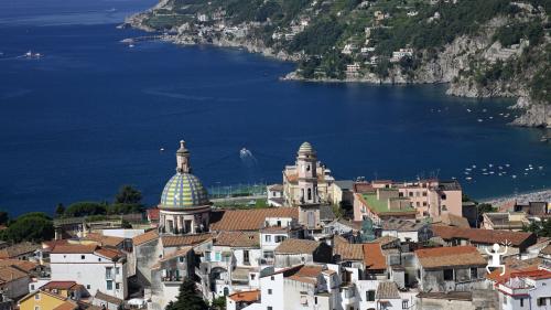 Gita di gruppo in barca da Cetara, Minori e Maiori per scoprire i borghi della Costiera Amalfitana in Campania