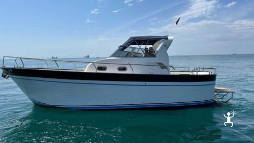 Tour privato in barca da Salerno verso Amalfi e Positano, perfetto per team building, addii al nubilato ed eventi speciali
