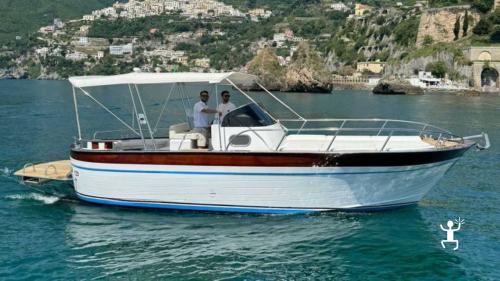 Gozzo-Tour nach Capri ab Salerno – ideal für Paare, Gruppen und Junggesellen-/Junggesellinnenabschiede in Kampanien