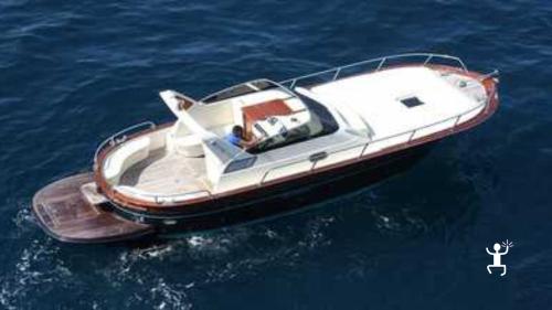 Tour in barca con sosta alla Marina Grande di Capri, ideale per gruppi e perfetto come idea regalo in Campania