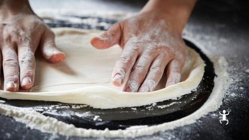 Pizzaiolo per un giorno a Napoli con lezione di cucina per preparare la pizza con strumenti della tradizione in gruppo