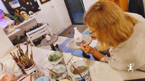 Laboratorio creativo di ceramica nella tradizione di Vietri sul Mare perfetto per team building e attività di gruppo in Campania