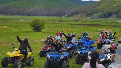 Gruppen-Quad-Tour im Bosco delle Streghe in der Nähe des Laceno-Sees – Erlebnis ideal für Gruppen und Junggesellenabschiede in Kampanien