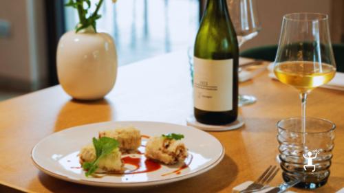 Esperienza gourmet con degustazione di vini naturali nel cuore della Campania, ideale per coppie, gruppi e famiglie