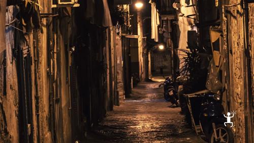 Esperienza a Napoli con escape room per gruppi e caccia al tesoro